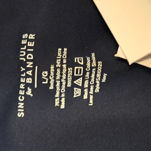 Bandier x Sincerely Jules The Rue Crossover Legging in Navy - Picture 9 of 11